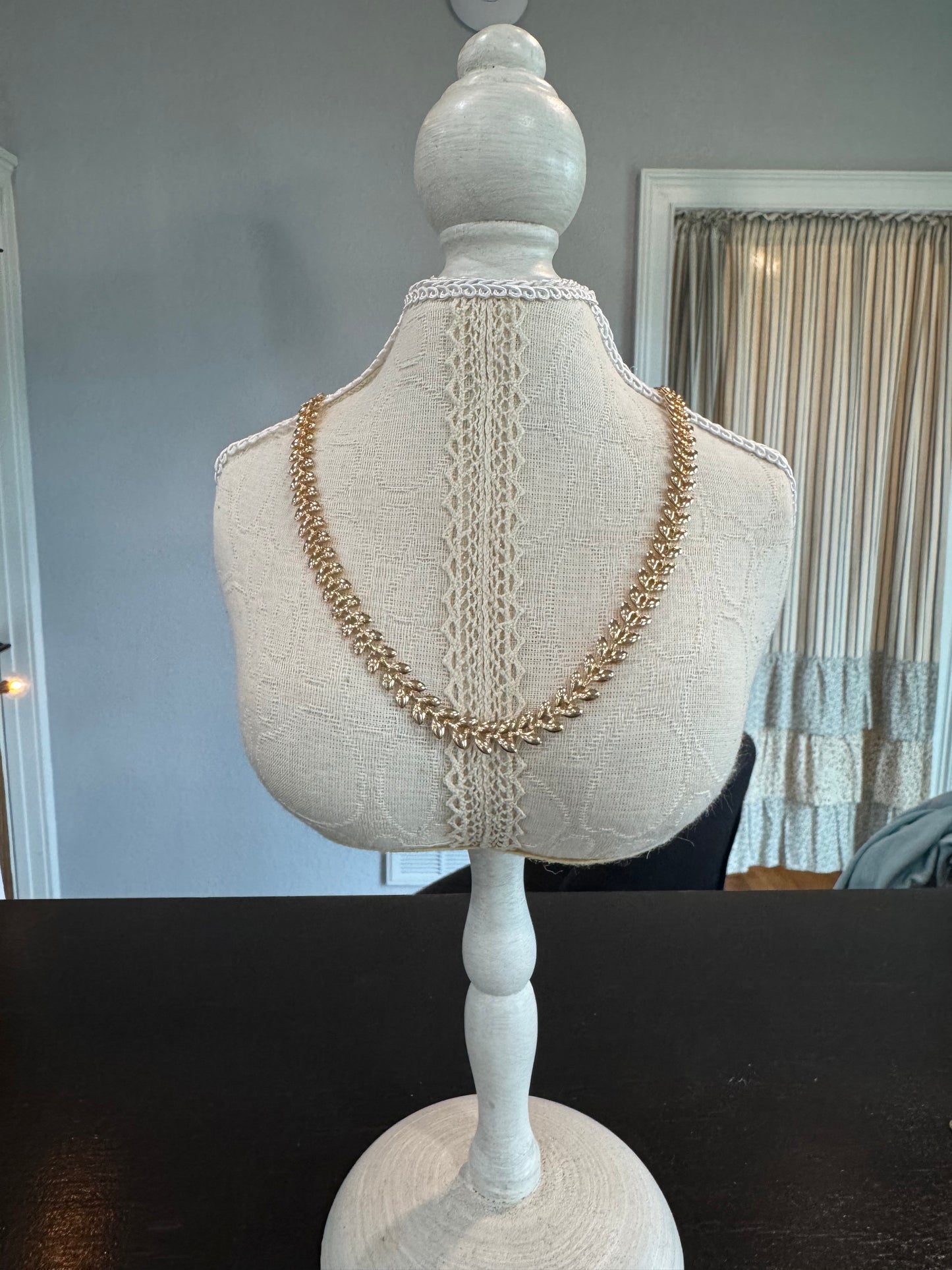 NATURES BEAUTY CHOKER